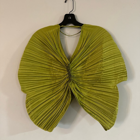 cult gaia Tops - Vibrant Green Pleated Junipar